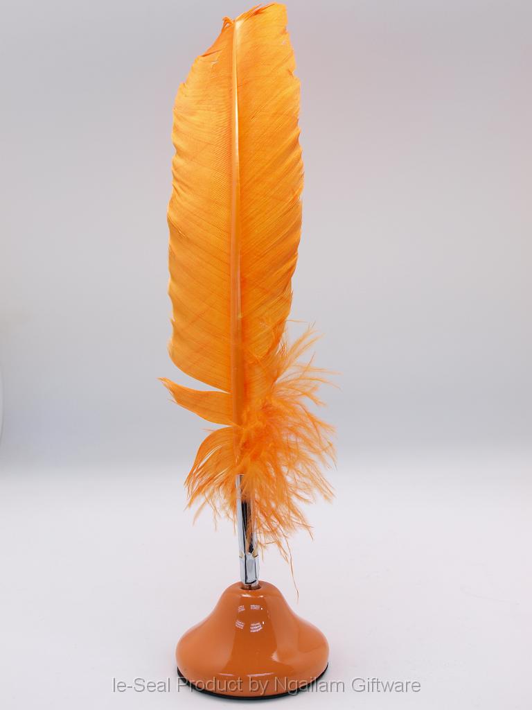 Feather pen 22-010-11-Simple-Single-ORG + Pen rest 11-004-11-Ceramic-ORG.JPG